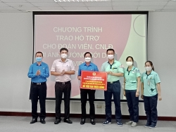 300 đoàn viên, người lao động Công ty TNHH Canon Việt Nam nhận hỗ trợ từ LĐLĐ TP Hà Nội
