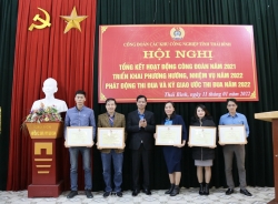 Thái Bình: Công đoàn trao tặng hàng nghìn suất quà, hỗ trợ đoàn viên, người lao động