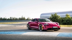 Porsche Taycan 2022 mới ra mắt lần đầu được trang bị tính năng hỗ trợ đỗ xe tự động