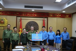 Tổng Liên đoàn Lao động Việt Nam hỗ trợ lực lượng tuyến đầu chống dịch 2 tỷ đồng