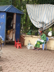 Bữa ăn “tạm” của người lao động trong những ngày cách ly xã hội