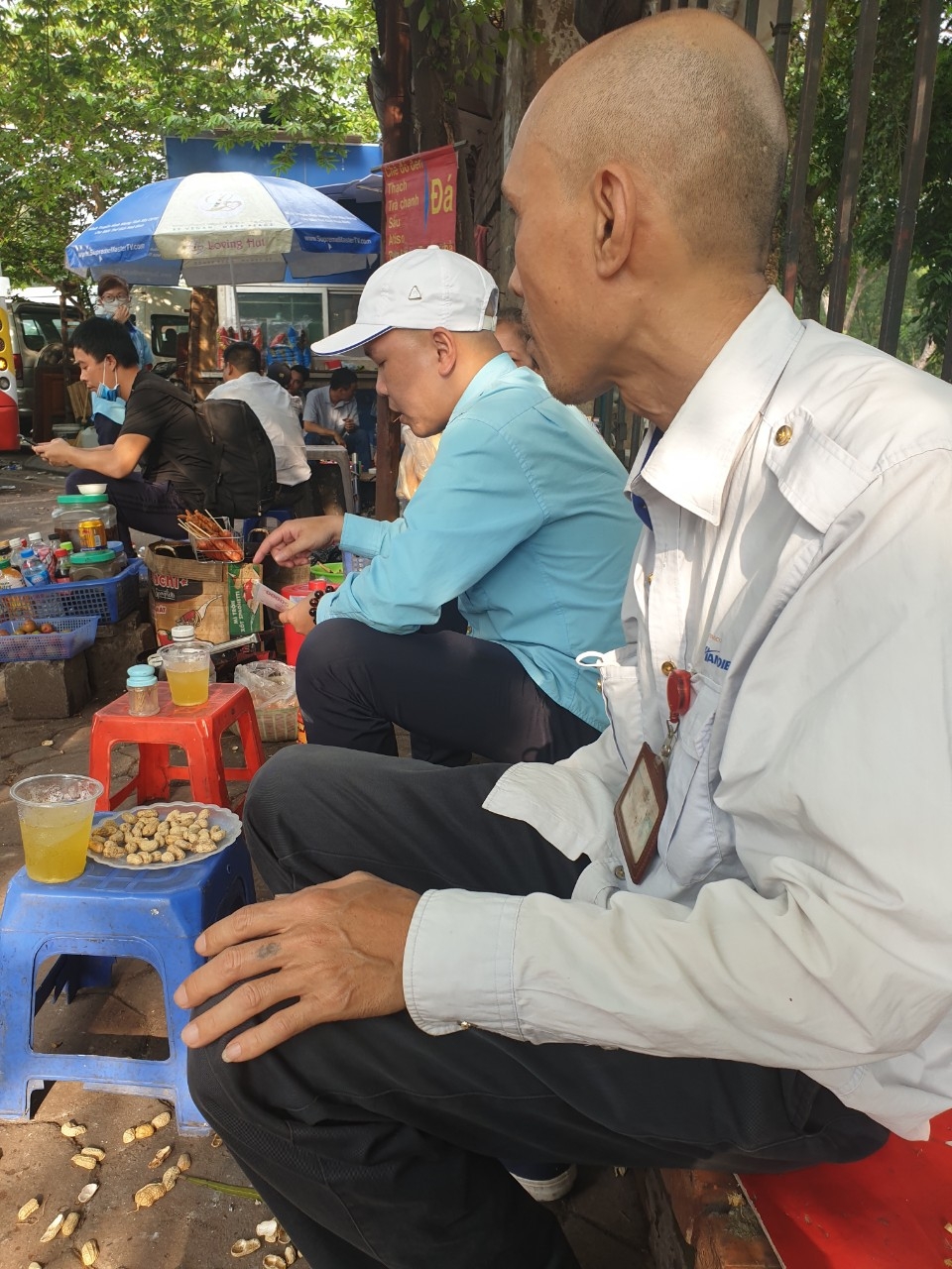 ngay dau tien xe buyt ha noi tro lai hoat dong 100 tuyen vang khach