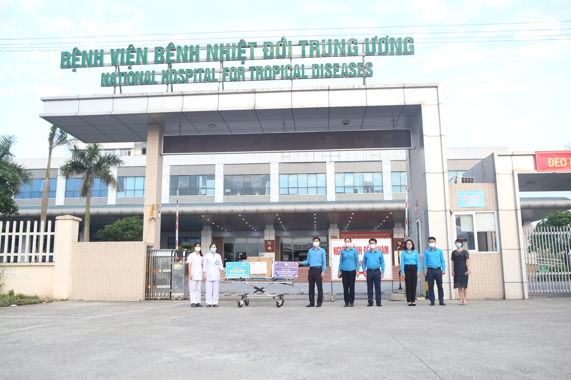 Công đoàn Bệnh viện Bệnh Nhiệt đới TW rưng rưng bày tỏ với Phó chủ tịch Tổng liên đoàn