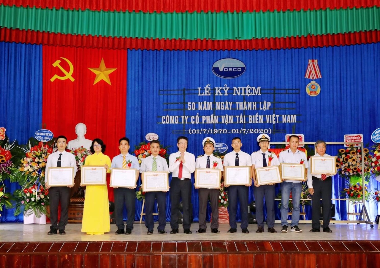 nguoi may truong va nhung tam tinh ve nghe di bien