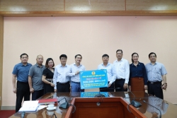 Tổng LĐLĐ VN hỗ trợ đoàn viên y tế tăng cường chống dịch tại Đà Nẵng