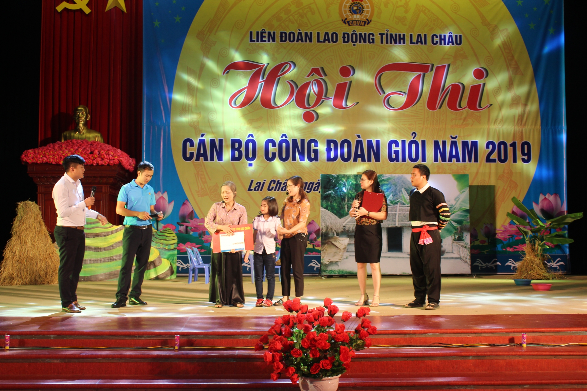 180 thi sinh tham gia thi can bo cong doan gioi