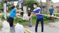 LĐLĐ Nghệ An tổ chức "Chuyến xe nghĩa tình" hỗ trợ cho 300 công nhân lao động