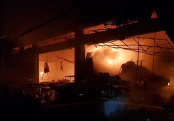 Thái Bình: Hỏa hoạn thiêu rụi hàng chục ki ốt ở chợ Đề Thám