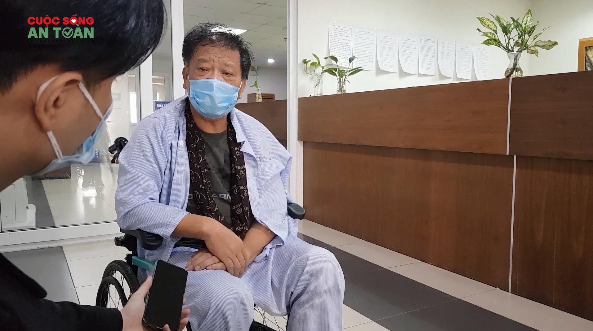 Bệnh nhân Bệnh viện Tuệ Tĩnh: Bệnh viện nợ lương bác sĩ nản lòng thì chúng tôi cũng rút