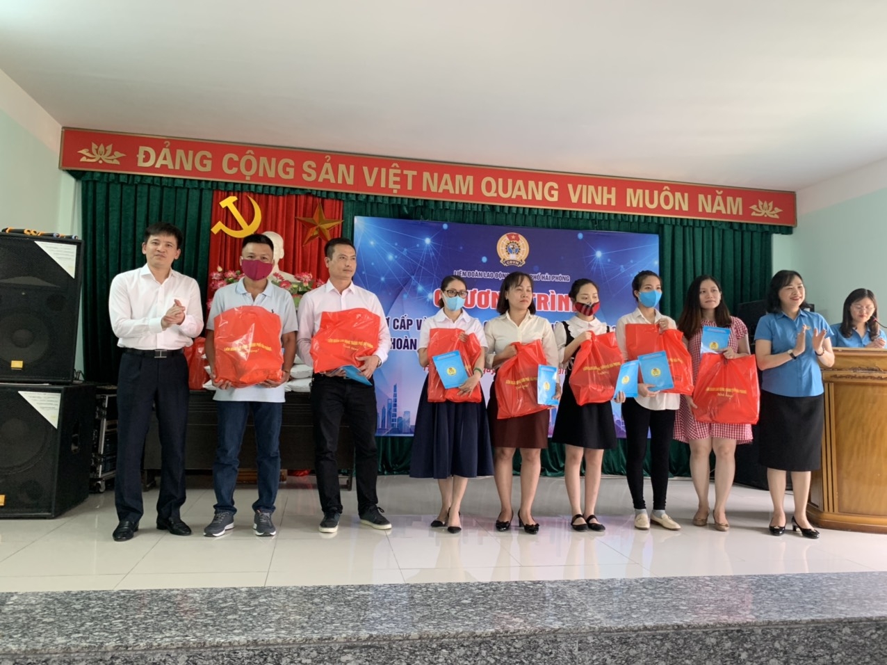 LĐLĐ Hải Phòng hỗ trợ đoàn viên, người lao động  bị ảnh hưởng của dịch Covid-19