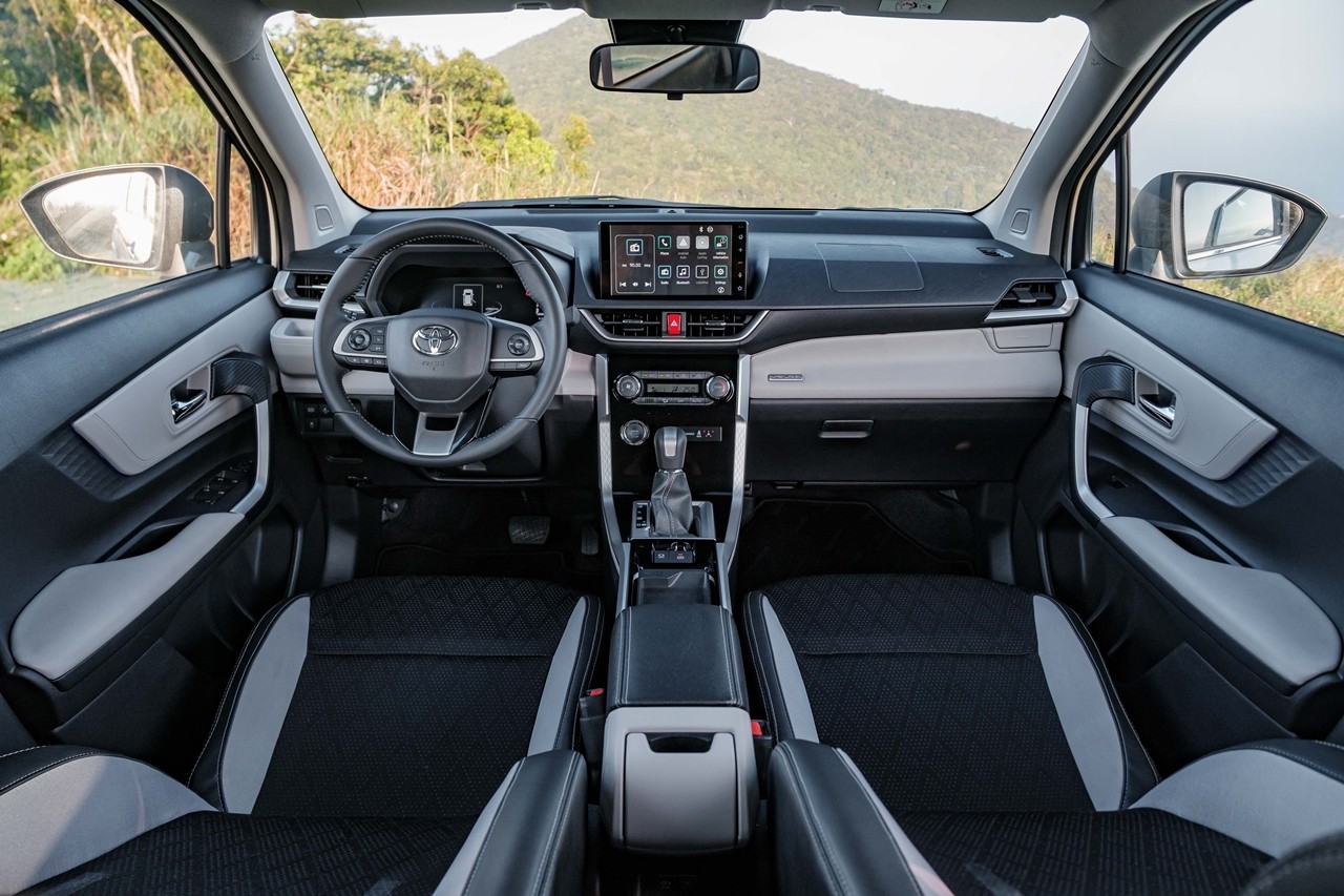 Hình chi tiết Toyota Veloz Cross Top giá 688 triệu đồng