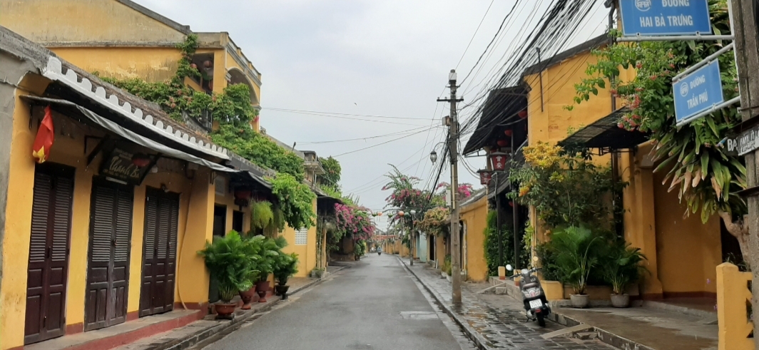 tp hoi an ngay dau gian cach xa hoi