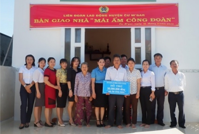 ban giao nha mai am cong doan cho doan vien hoan canh kho khan