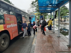 Hà Nội: xe khách liên tỉnh chưa hoạt động, cò xe vẫn bát nháo lộng hành