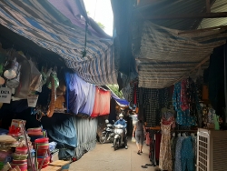 Báo động nguy cơ cháy nổ tại các khu chợ tạm ở Hà Nội mùa nắng nóng