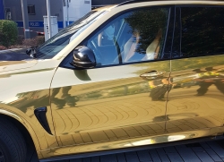 Chủ nhân của xe BMW X5 MBị cảnh sát tịch thu xe vì dán đề can quá bóng