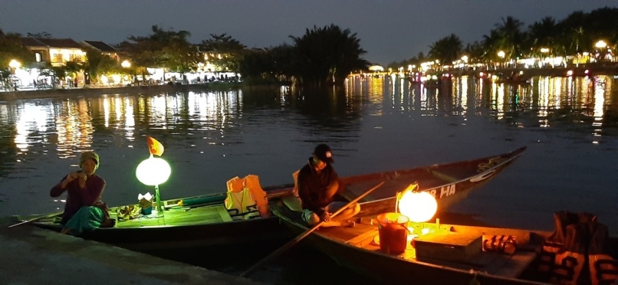 than thien ghe thuyen song nuoc hoi an