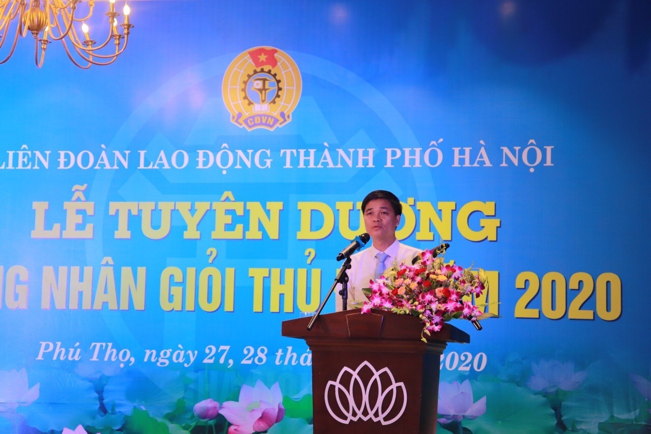 nhan len nhung bong hoa dep trong vuon hoa nguoi tot viec tot