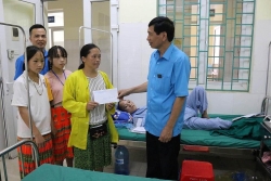 Liên đoàn Lao động Hà Giang thăm, động viên gia đình công nhân bị tai nạn giao thông