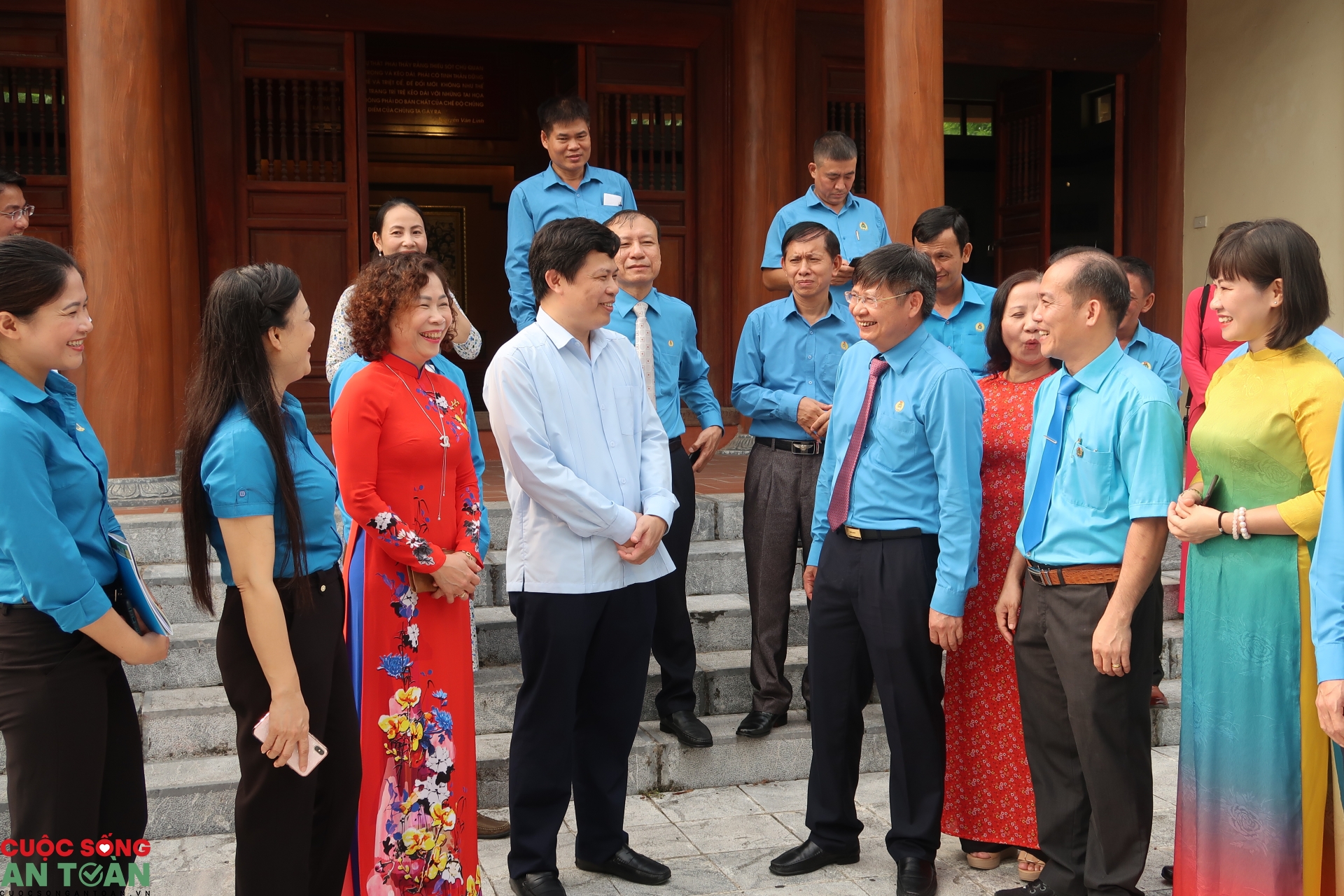 doan can bo cong doan tieu bieu dang huong tuong niem dong chi nguyen van linh