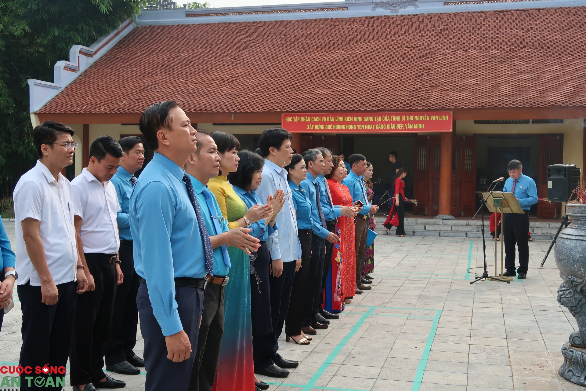 doan can bo cong doan tieu bieu dang huong tuong niem dong chi nguyen van linh