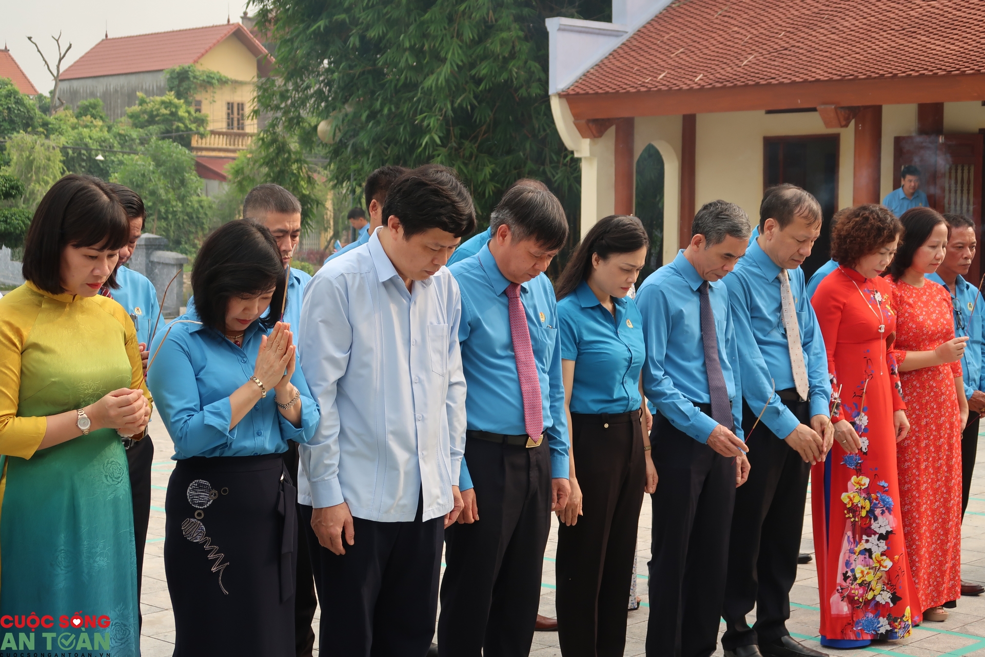 doan can bo cong doan tieu bieu dang huong tuong niem dong chi nguyen van linh