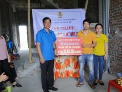 Công đoàn ngành Y tế Thái Bình tổ chức trao kinh phí hỗ trợ xây nhà mái ấm