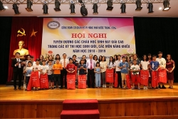 Công đoàn Ngân hàng Việt Nam: Sẻ chia, động viên người lao động trong giáo dục con em