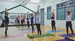 Tăng cường sức khỏe người lao động qua các lớp học Zumba, Yoga