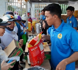 Sẻ chia với những khó khăn của công nhân lao động