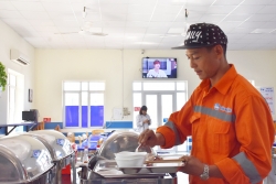 Xây dựng “Nhà ăn ca tự chọn” để nâng cao chất lượng đời sống công nhân cảng