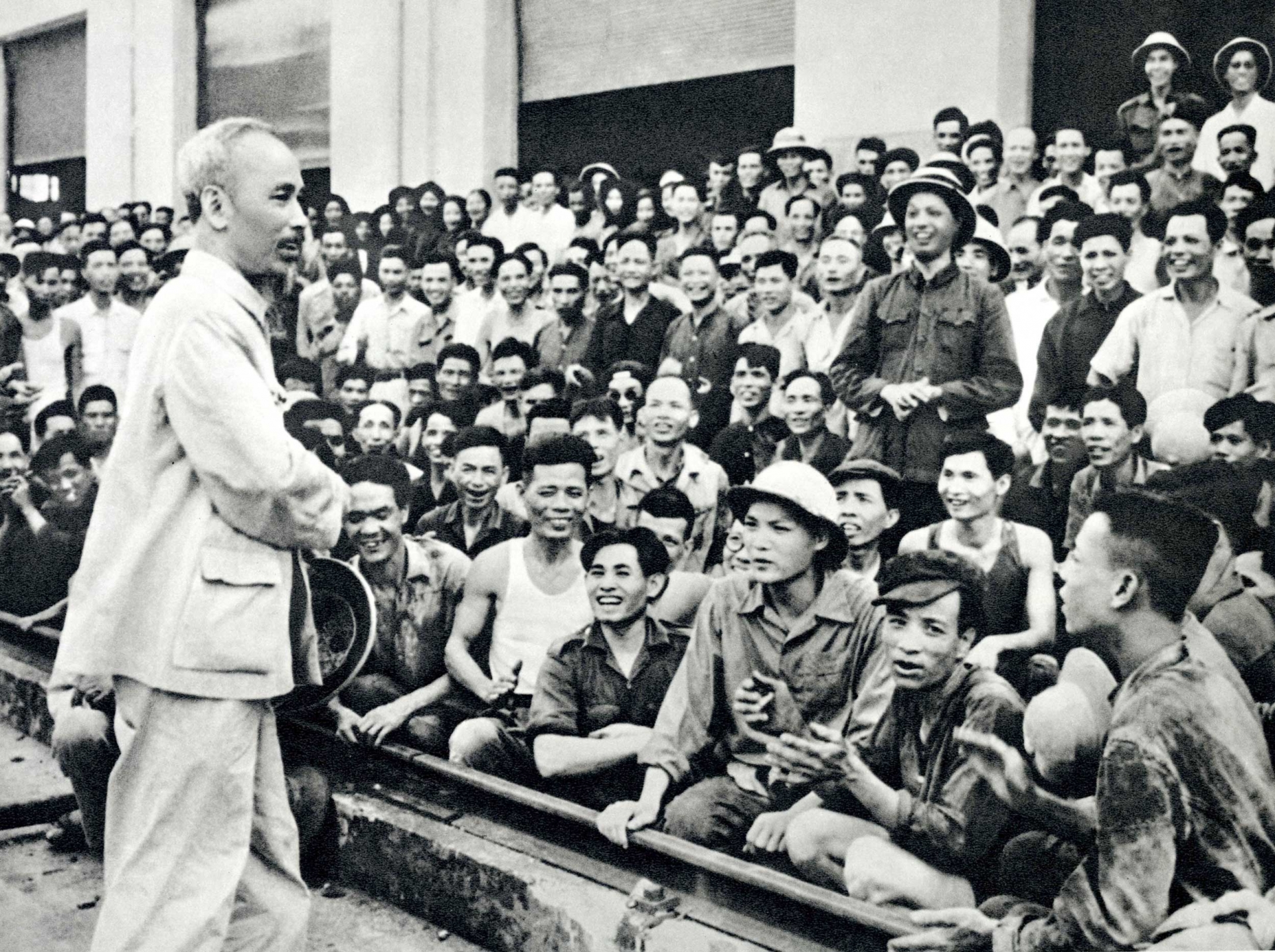 Nghiên cứu, học tập và vận dụng quan điểm của Chủ tịch Hồ Chí Minh về công tác tuyên truyền