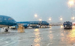 Nhiều chuyến bay bị hoãn, hủy do ảnh hưởng của bão số 3