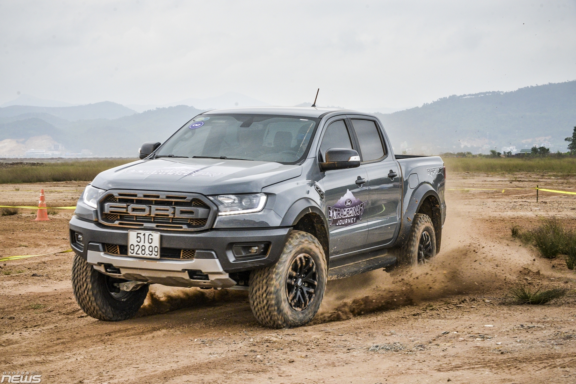 ford ranger raptor se su dung dong co v8