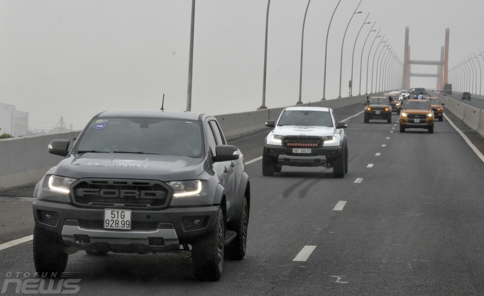 ford ranger raptor se su dung dong co v8