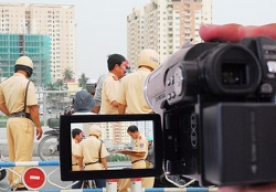 Từ ngày 15/1: Người dân được phép quay phim CSGT đang làm nhiệm vụ