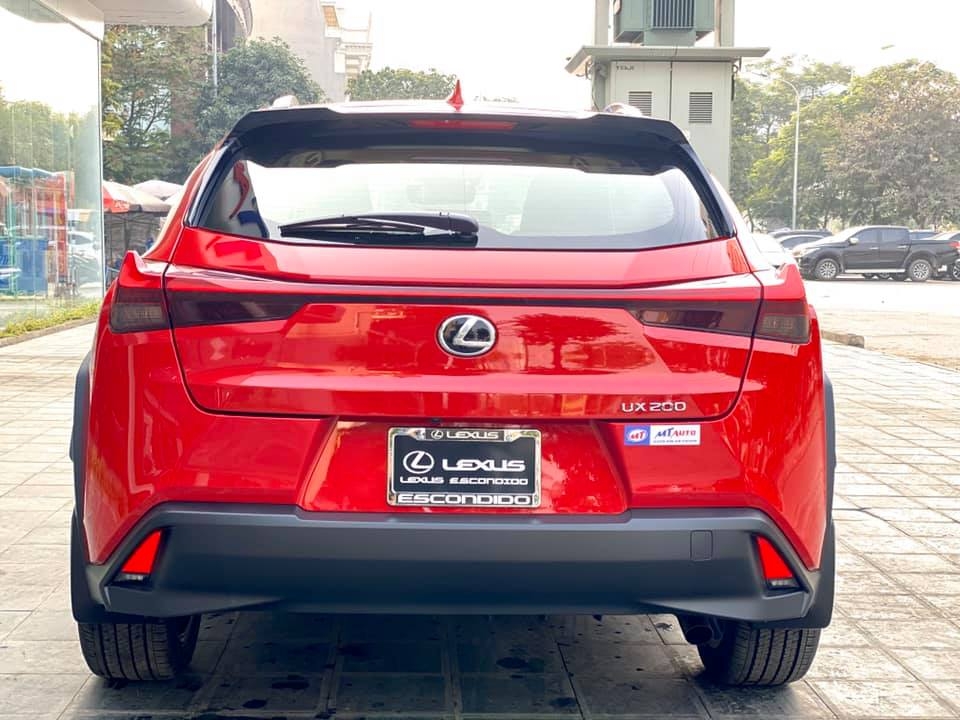 lexus ux 200 dau tien dat chan den viet nam