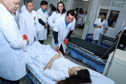 Chủ tịch Tổng liên đoàn Lao động Việt Nam chúc Tết Bệnh viện Việt Đức
