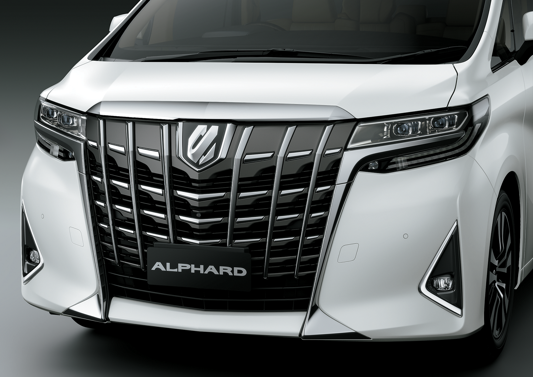 Toyota Alphard bản nâng cấp giá hơn 4,2 tỷ đồng tại Việt Nam