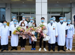 Thêm 3 bệnh nhân dương tính với virus corona được xuất viện tại Việt Nam