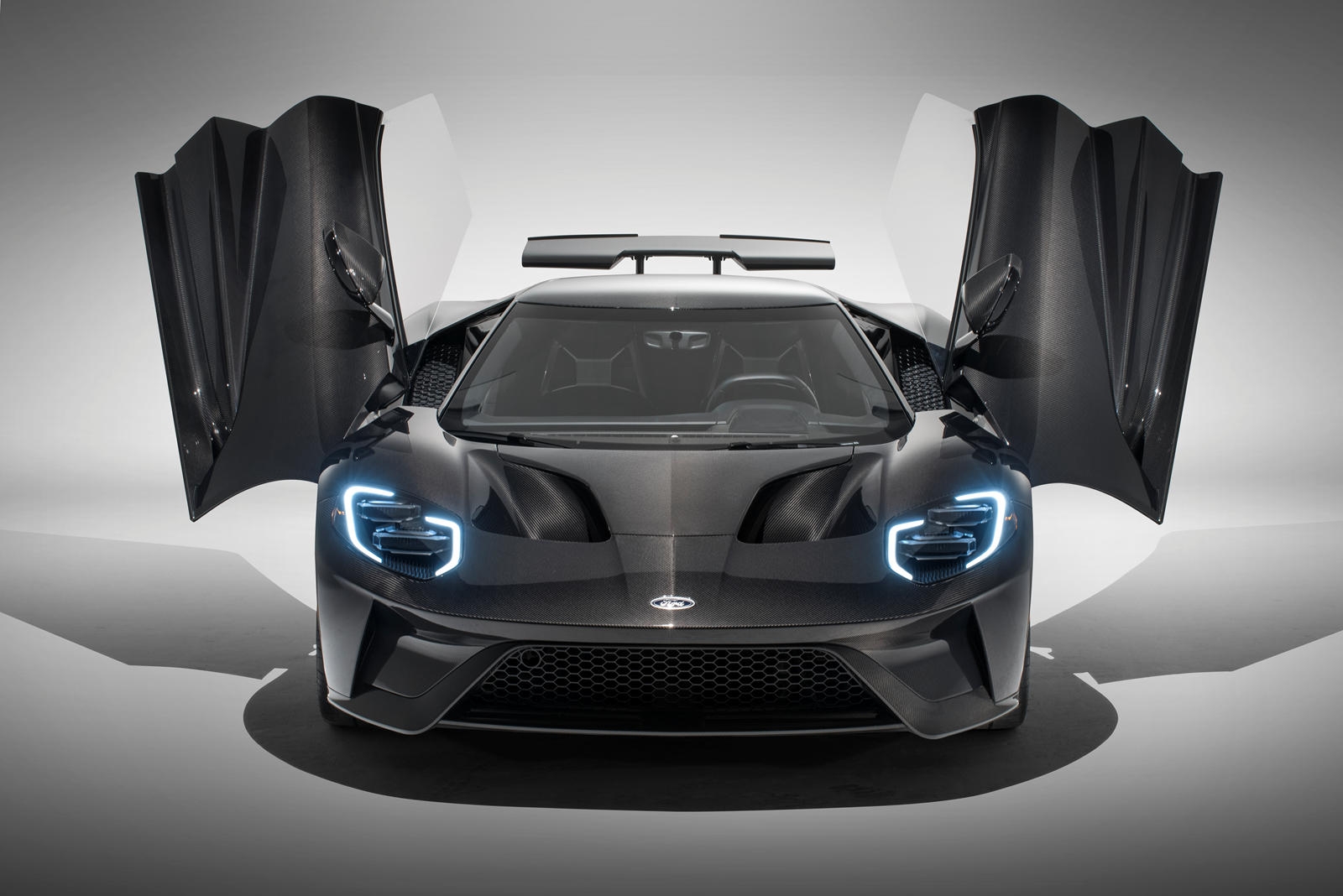 ford gt 2020 phien ban carbon tuyet dep co cong suat 660 ma luc