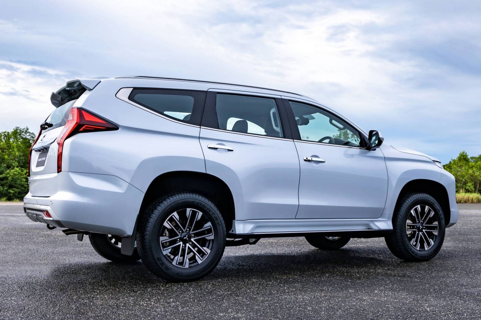 mitsubishi pajero sport 2020 lo dien o viet nam