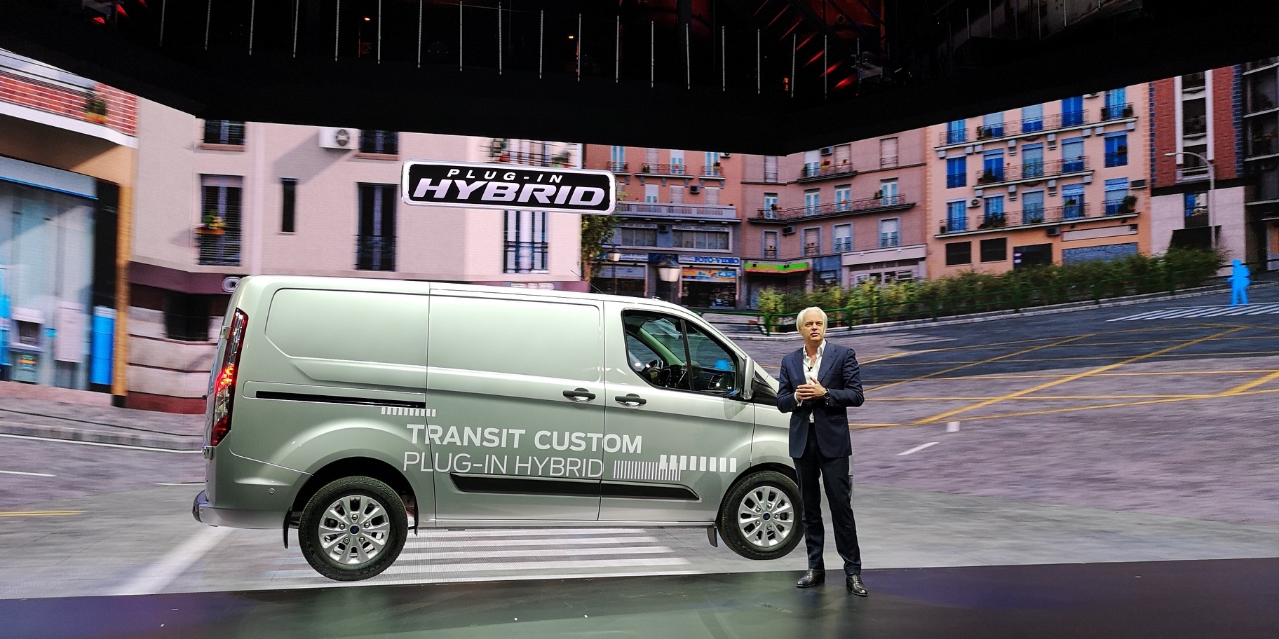 ford transit co the van hanh bang dau an