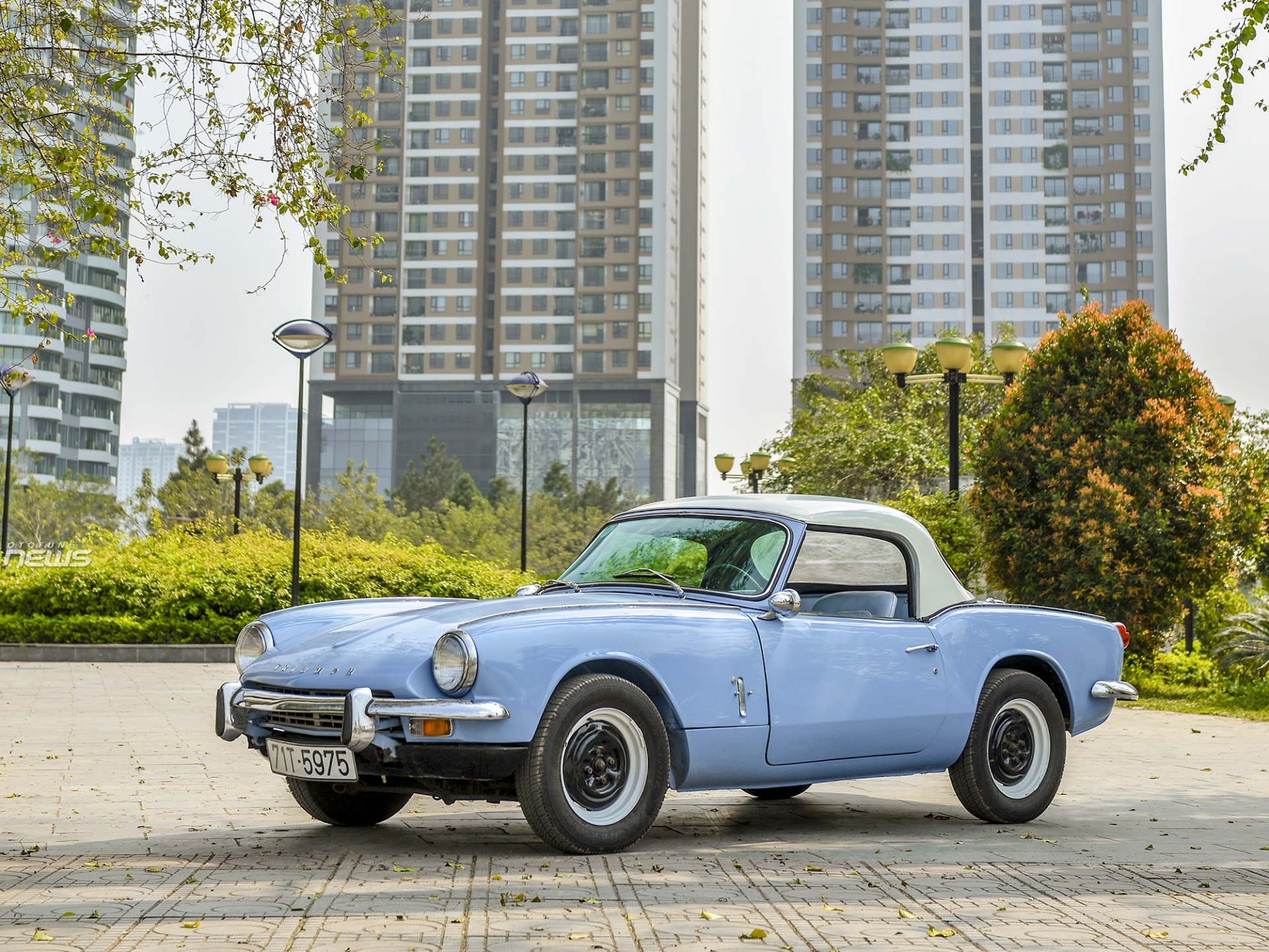 hang doc triumph spitfire mark 3 nua the ky chi co 2 chiec tai viet nam