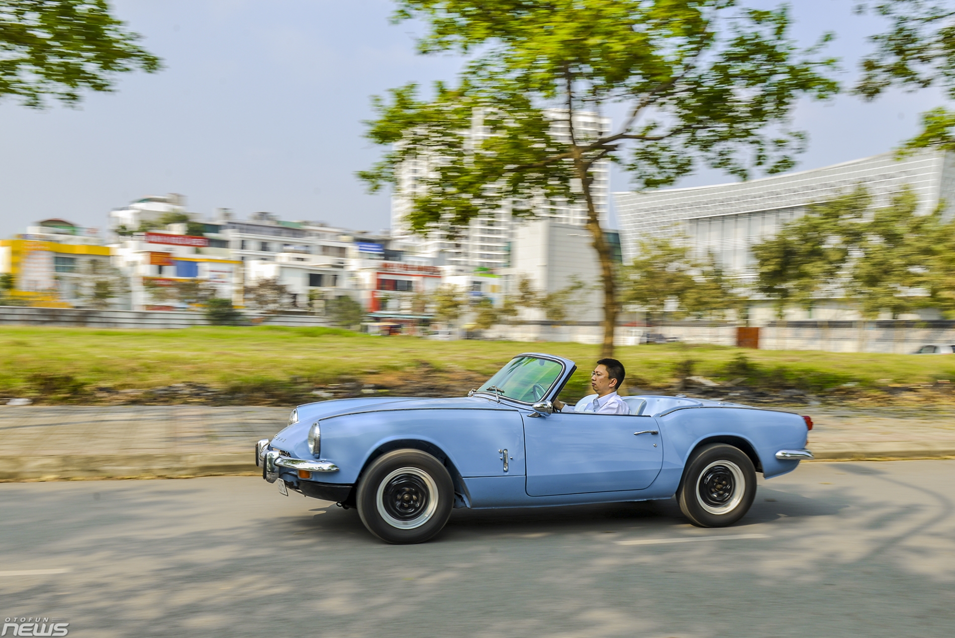 hang doc triumph spitfire mark 3 nua the ky chi co 2 chiec tai viet nam