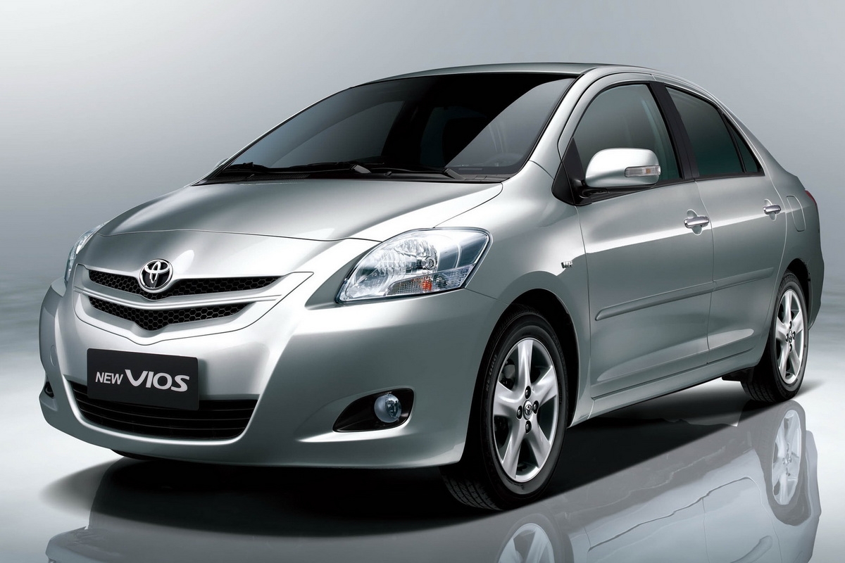 1561 xe toyota vios va altis bi trieu hoi vi loi tui khi