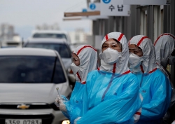 Hàn Quốc: Bệnh nhân chết dần trong nhà, nhân viên y tế kiệt sức