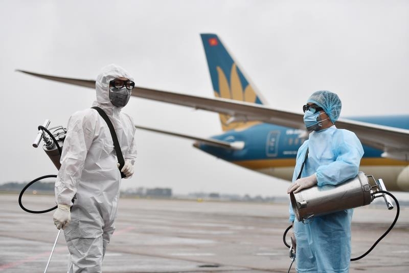 Tìm kiếm hành khách trên 14 chuyến bay có người nhiễm Covid-19