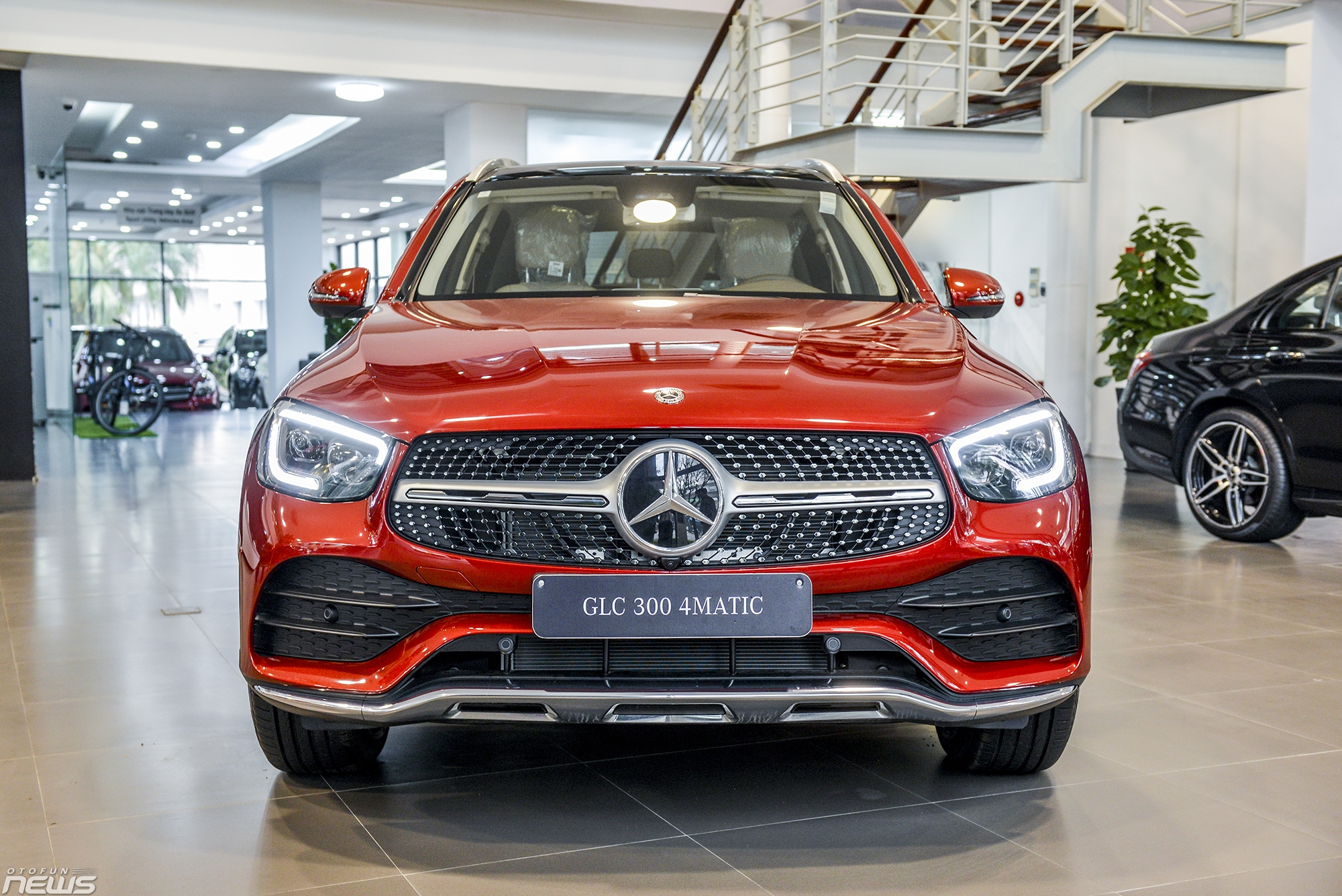 can canh mercedes glc300 lap rap co gia ban 24 ty dong