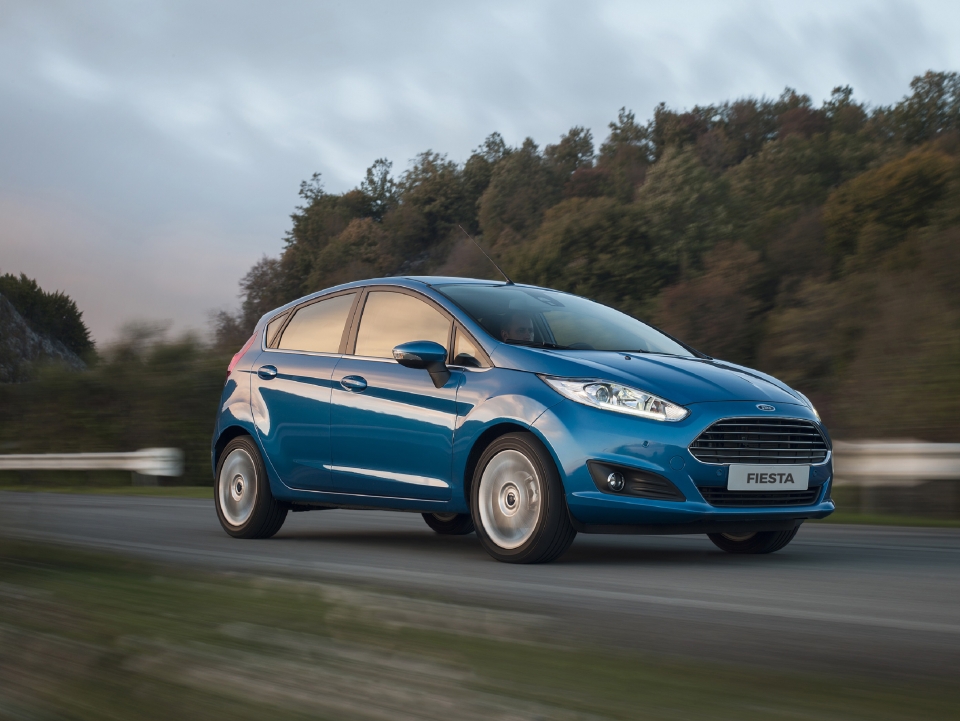 ford fiesta bi trieu hoi do loi chot cua co the bi nut khi nhiet do qua nong